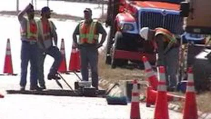 Angajatii din domeniile auto, textil, mobilier si constructii, cei mai afectati de criza