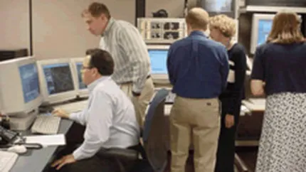 Sondaj: Un sfert dintre romani castiga mai putin de cand a venit criza