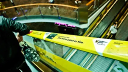 Raiffeisen, client al primei campanii indoor pe scari rulante a Brand Management