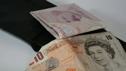 Managerii britanici primesc inca bonusuri, dar reduse