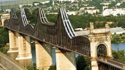 MT scuteste autobuzele care transporta elevi de plata taxei pentru podul de la Fetesti