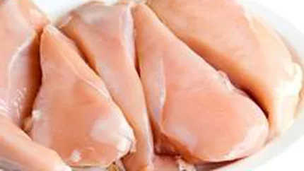 Crescatorii de pasari ameninta cu scumpiri de peste 20% la carne