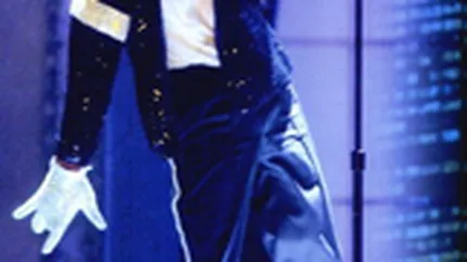 Recuzita folosita de Michael Jackson in celebrul dans \Moonwalking\ s-a vandut la licitatie