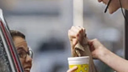 Industria ironizeaza taxa fast-food: Daca vindem hot-dog-ul sub numele de crenvurst, e mai sanatos?