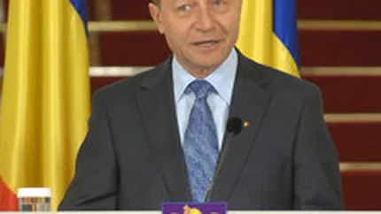 Basescu ar putea fi dat in judecata pentru ca a pus culoarea violet pe stema nationala