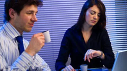 Angajat in Romania: Ore suplimentare chiar si in weekend, dar multumit de program, salariu si colegi