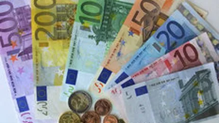 Euro a atins minimul ultimului an fata de dolar