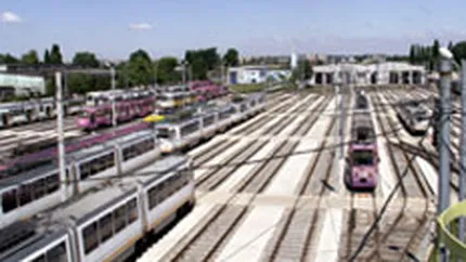 6 tramvaie si 2 hale RATB, avariate dupa ce o macara s-a prabusit la Depoul Giurgiului
