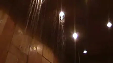 Ploaie torentiala in aula unei facultati din Timisoara, in anul in care bugetul Educatiei a crescut cu 34% (VIDEO)