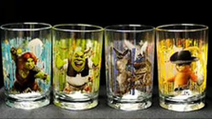 McDonald\'s recheama 12 mil. de pahare toxice pe care sunt desenate personajele din \Shrek\