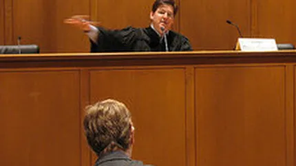 Studiu: Judecatorii si avocatii au crescut cel mai mult in topul increderii romanilor anul acesta