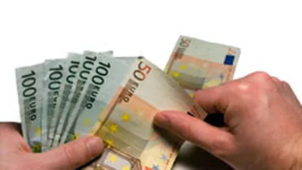 Romanii care muncesc in strainatate castiga 97,8 mil.euro lunar