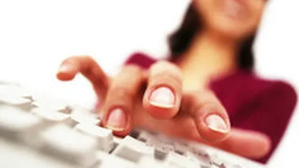 Portretul robot al internautului roman: Femeie tanara, prea putin influentata de reclamele TV, cauta oferte promotionale