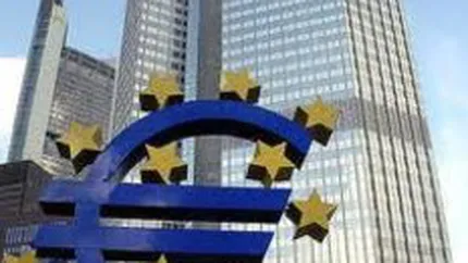 Oficial BCE: Economia zonei euro isi revine in continuare lent