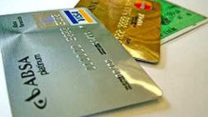Cum este \incurajata\ plata cu cardul: Decat sa il folosesti la ghiseele bancilor mai bine scoti bani de la ATM si platesti cash