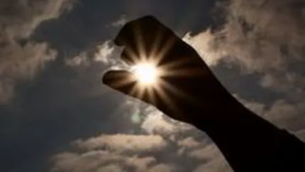 Vrei puterea? Ia-o de jos!