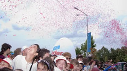 Lowe si Initiative semneaza relansarea Kinder Surprize in Romania