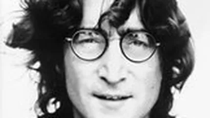 Un bilet scris de John Lennon, scos la licitatie pentru 154.000 de dolari