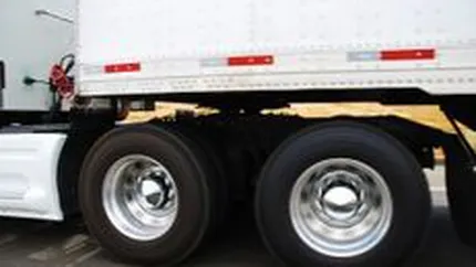 Accident la un mall din Suceava: Doua femei ranite dupa ce mai multe cutii au cazut peste ele