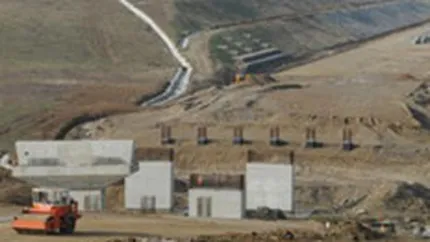 Un inginer al Bechtel a murit strivit de o cisterna, la santierul Autostrazii Transilvania