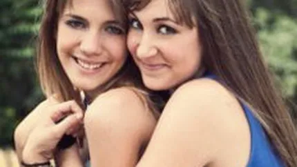 Facebook incearca sa spuna povestea a cate doi prieteni si lanseaza o pagina speciala