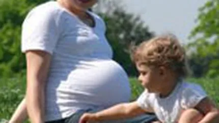 Aproape 100.000 de mame nu mai primesc indemnizatie daca durata concediului maternal se reduce la un an