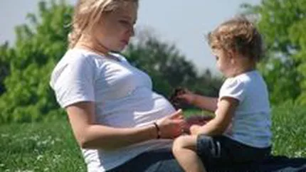 Functionarii publici ar putea fi concediati si cand sunt in concediu de crestere a copilului