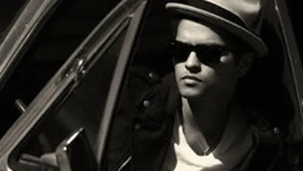 Presa internationala: Warner Music, scoasa la vanzare