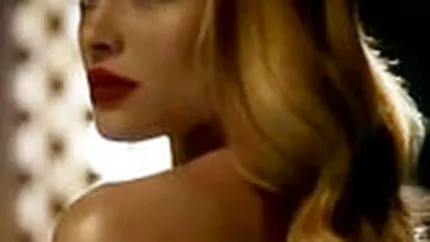 Un spot publicitar pentru un parfum YSL, interzis pentru ca simuleaza consumul de droguri