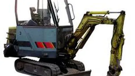 16 persoane, acuzate ca au furat 30 de utilaje de constructii din UE