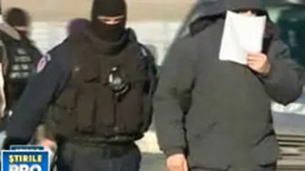 140 de vamesi si politisti audiati, 45 retinuti. Basescu vrea sa se ajunga la regina