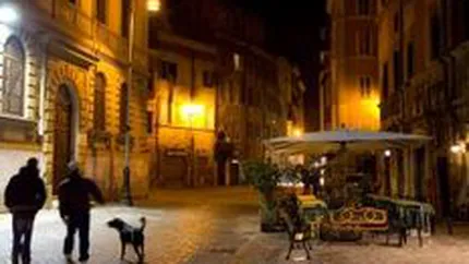 Criza criza, dar iesitul in oras saptamanal e sfant pentru unul din doi romani