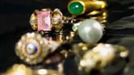 Bijuterii de 13,4 mil. euro, descoperite intr-un canal din apropiere de Paris