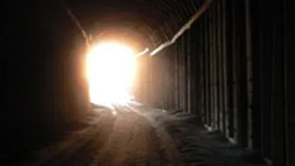 Romania, in tunelul crizei: Vedem luminita, dar mai avem pana sa iesim la lumina