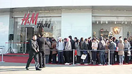Al doilea magazin H&M s-a deschis la Unirea. Primii clienti asteptau inca de la ora 5 (Galerie FOTO)