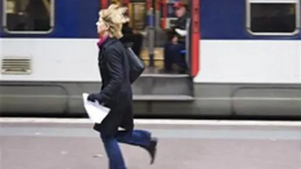 Sondaj: Patru din cinci romani isi permit sa intarzie la serviciu