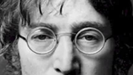 O foaie cu versuri de John Lennon, scoasa la licitatie pentru peste 200.000 $