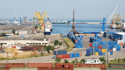 Descinderi in Portul Constanta Sud Agigea. Sunt verificate containere cu marfa