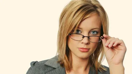 Ce alegem: ochelari sau lentile de contact?