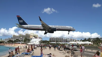 Vezi cum arata plaja in care avioanele iti trec pe deasupra capului (Galerie FOTO)