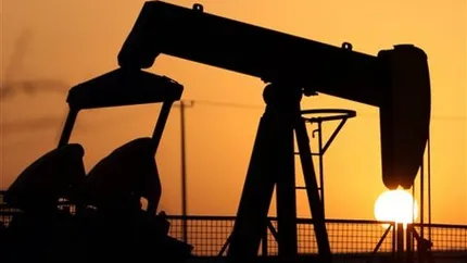 AIE va elibera rezerve de petrol de 60 milioane barili. Pretul petrolului scade cu 8,5 dolari