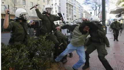A doua zi de proteste in Grecia. Parlamentul voteaza masuri de austeritate fara precedent