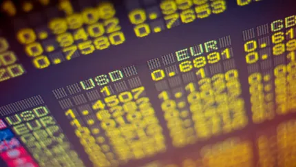 Euro s-a depreciat pe pietele internationale fata de dolar si francul elvetian