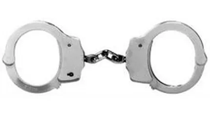 Perchezitii in Bucuresti si Ilfov: Zece persoane suspectate de inselaciuni bancare