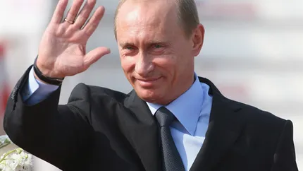 Putin ii cedeaza locul lui Medvedev in fruntea listei electorale a partidului Rusia Unita