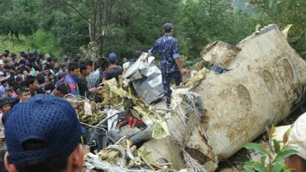 Avion prabusit in Nepal: 19 morti, majoritatea turisti straini
