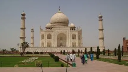 Taj Mahal s-ar putea prabusi