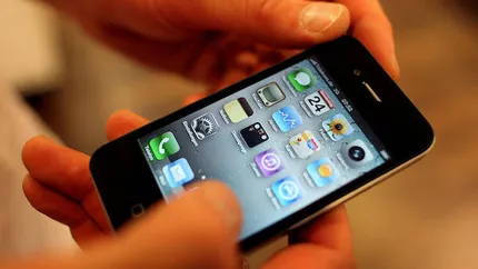 Telefonul mobil, ultima tendinta la cumparaturi, pentru tineri