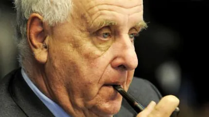 Seful Bilderberg: Grecia trebuie sa ramana in zona euro. Povestea ei se poate repeta si in alta tara