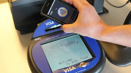 Cardul bancar, ameninat de telefonul mobil